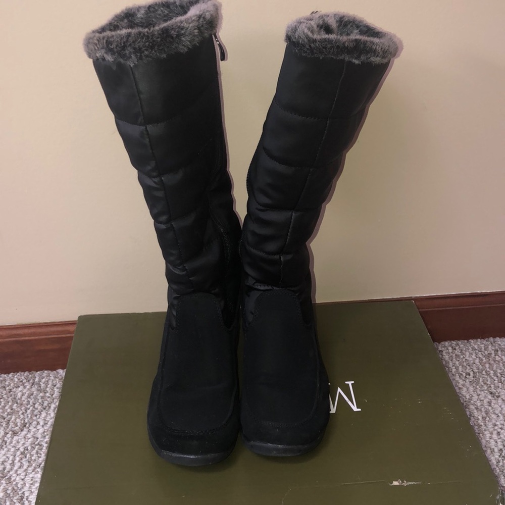 Snow boots